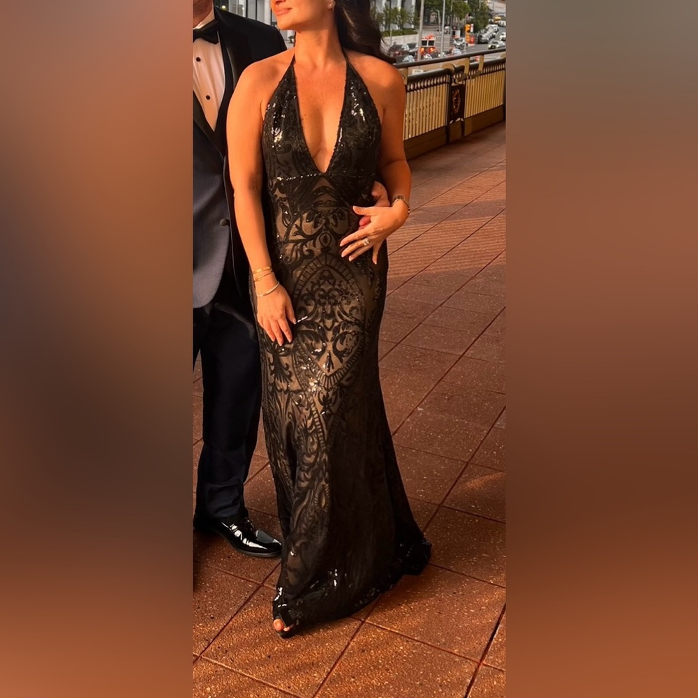 Alamour The Label Black Maxi Dress - Picture 5 of 6